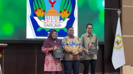 Ketua DPRD Halsel Hj Salma Samad, Bhuono Agung Nugroho Ketua BPKP Malut dan Wakil Bupati Halsel Helmi Ujar Mukhsin. Foto Sadam Hadi|segmen