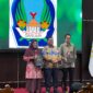 Ketua DPRD Halsel Hj Salma Samad, Bhuono Agung Nugroho Ketua BPKP Malut dan Wakil Bupati Halsel Helmi Ujar Mukhsin. Foto Sadam Hadi|segmen
