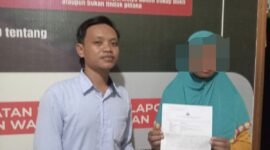 Lasmi Hamid (korban) bersama kuasa hukum saat membuat laporan di Polres Halsel. Foto Sadam|segmen