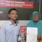 Lasmi Hamid (korban) bersama kuasa hukum saat membuat laporan di Polres Halsel. Foto Sadam|segmen