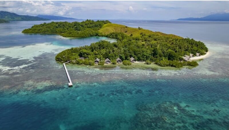 Pulau Kusu Island di Desa Kairew, Kecamatan Bacan Timur, Halmahera Selatan, Maluku Utara. foto Sadam Hadi|Segmen