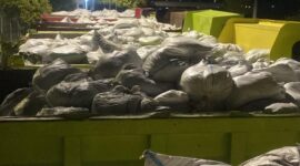 Bukti ribuan karung tanah topsoil dikomersilkan tanpa izin atau secara ilegal dibawa ke Kawasi Obi. foto Sadam Hadi|Segmen