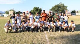 Panitia Pelaksana Tournamen Pemuda Babang Cup ll 2026 pose bersama Bupati Halsel Bassam Kasuba. foto Sadam Hadi|Segmen