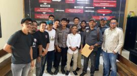 Puluhan pengurus Persatuan Wartawan Indonesia Kabupaten Halmahera Selatan resmi lapor WNA Barbara Bos Kusu Island Resort di SPKT Polres. foto Jarum Media Grup