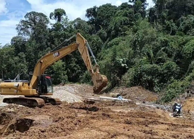 Ilustrasi aktifitas Penambangan Emas Tanpa Izin (PETI) kenakan Ekskavator. 