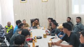 Hearing masa aksi PWI dan Wakil Bupati Halsel, Helmi Umar Mukhcin. Foto Sadam Hadi |Segmen