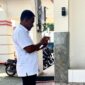 Kadis Pariwisata Halsel Ali Dano Hasan saat mendatangi Ditreskrimum Polda Malut, Kamis 20 Agustus 2026. Foto Sadam Hadi|Segmen