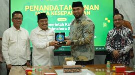 Bupati Halsel dan Rektor UMJ Tanda Tangan MoU. foto Sadam Hadi|Segmen