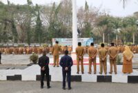 Suasana Apel Gabungan Pemda Halsel dipimpin langsung Bupati H. Bassam Kasuba (Dok: segmen.co.id)